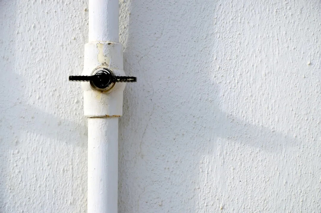 西南地区高层建筑玻璃幕墙结构选型与节能方案设计